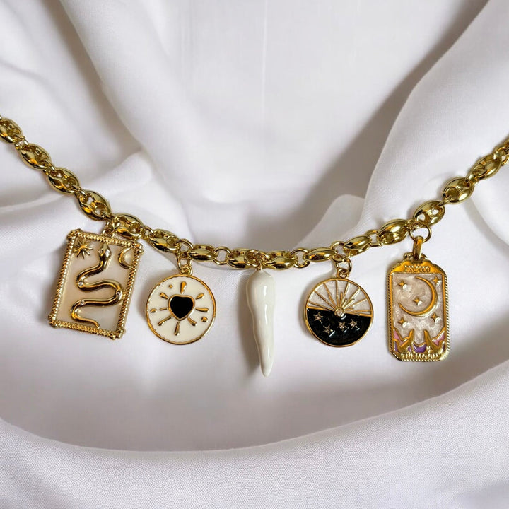 Collier Blanc (Fait à la Main & Édition Limitée)