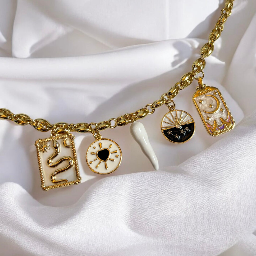 Collier Blanc (Fait à la Main & Édition Limitée)
